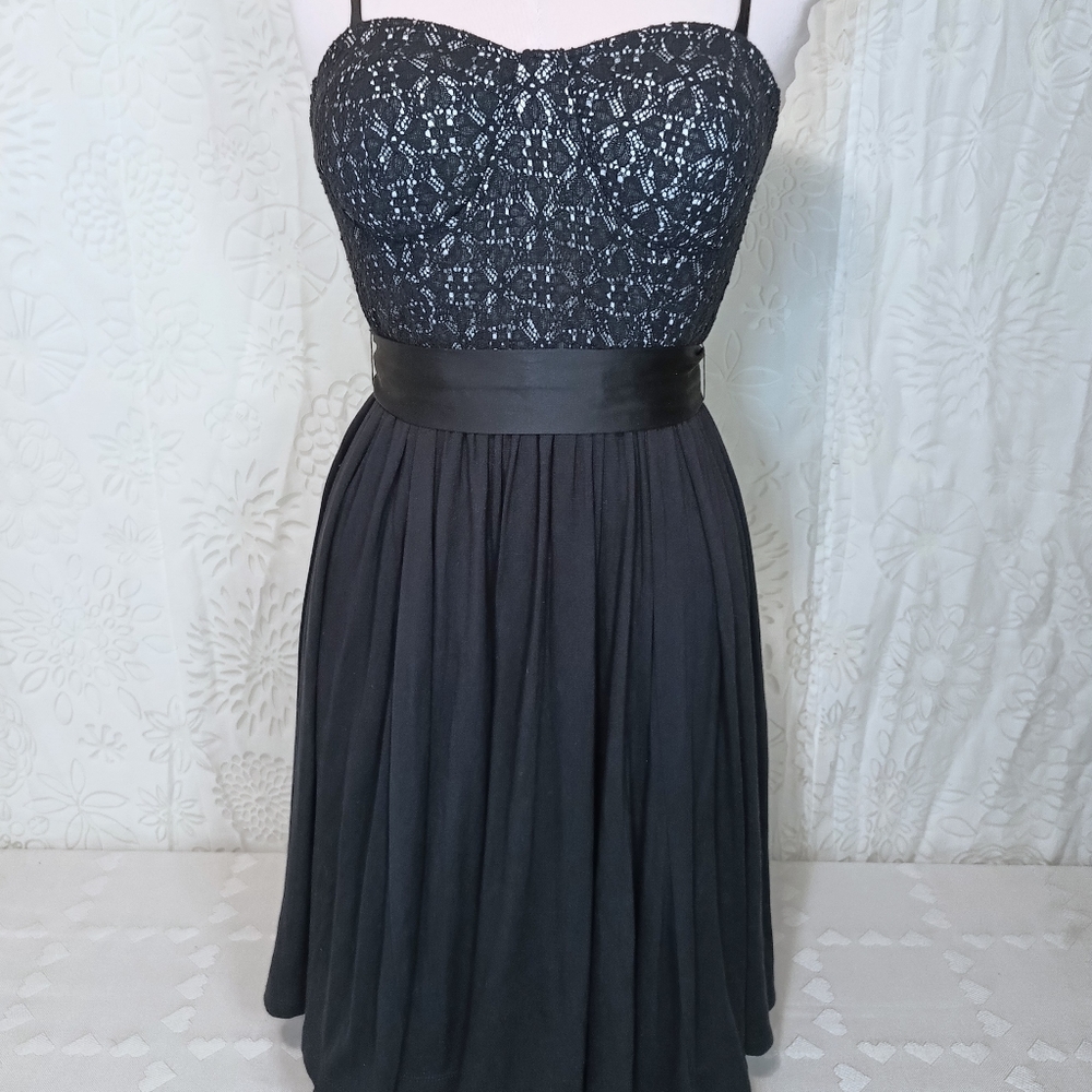 NWT Temperance Lace Party Midi Dress, Medium